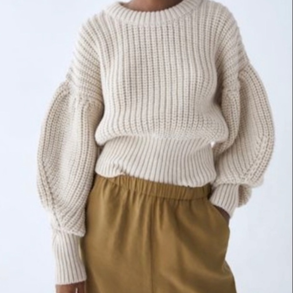 NWT Zara balloon sleeve knit sweater. Size small.